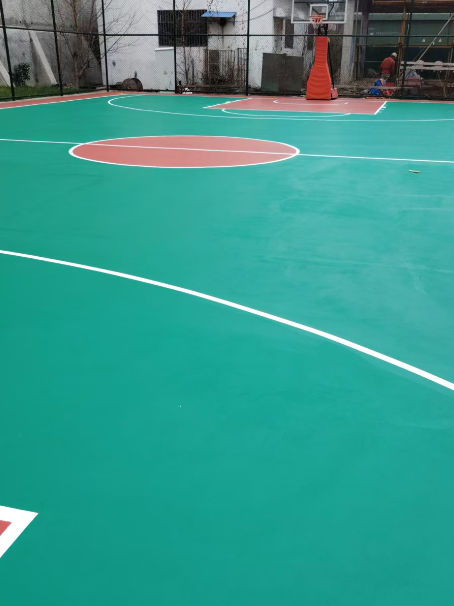 墨江 球场长期使用易出现地面开裂
